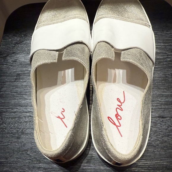 ED Ellen Degeneres Garstin Silver/White Slip On Loafer Sneakers Size 6 - Picture 9 of 15